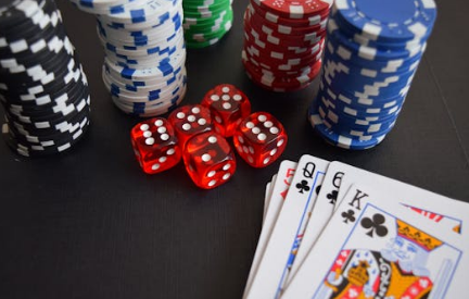 Does Texas Hold’em compare suits?