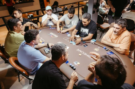 How to Play Texas Hold'em for a Higher Win Rate